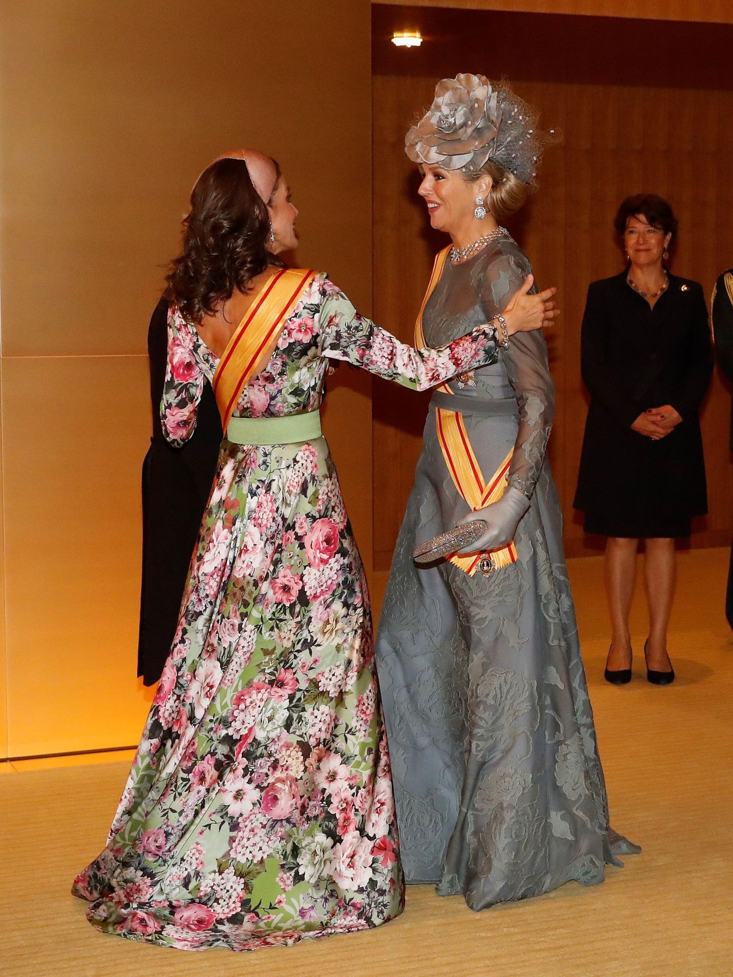 Las reinas Letizia y Máxima de Holanda,  durante la coronación de Naruhito de Japón. (EFE)