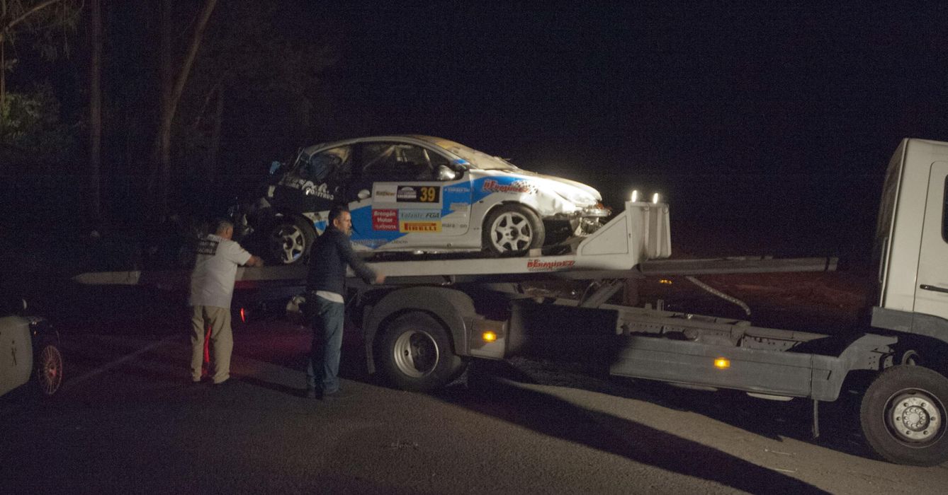 Coche que tuvo el accidente en el Rally de A Coruña (Cabalar/EFE)