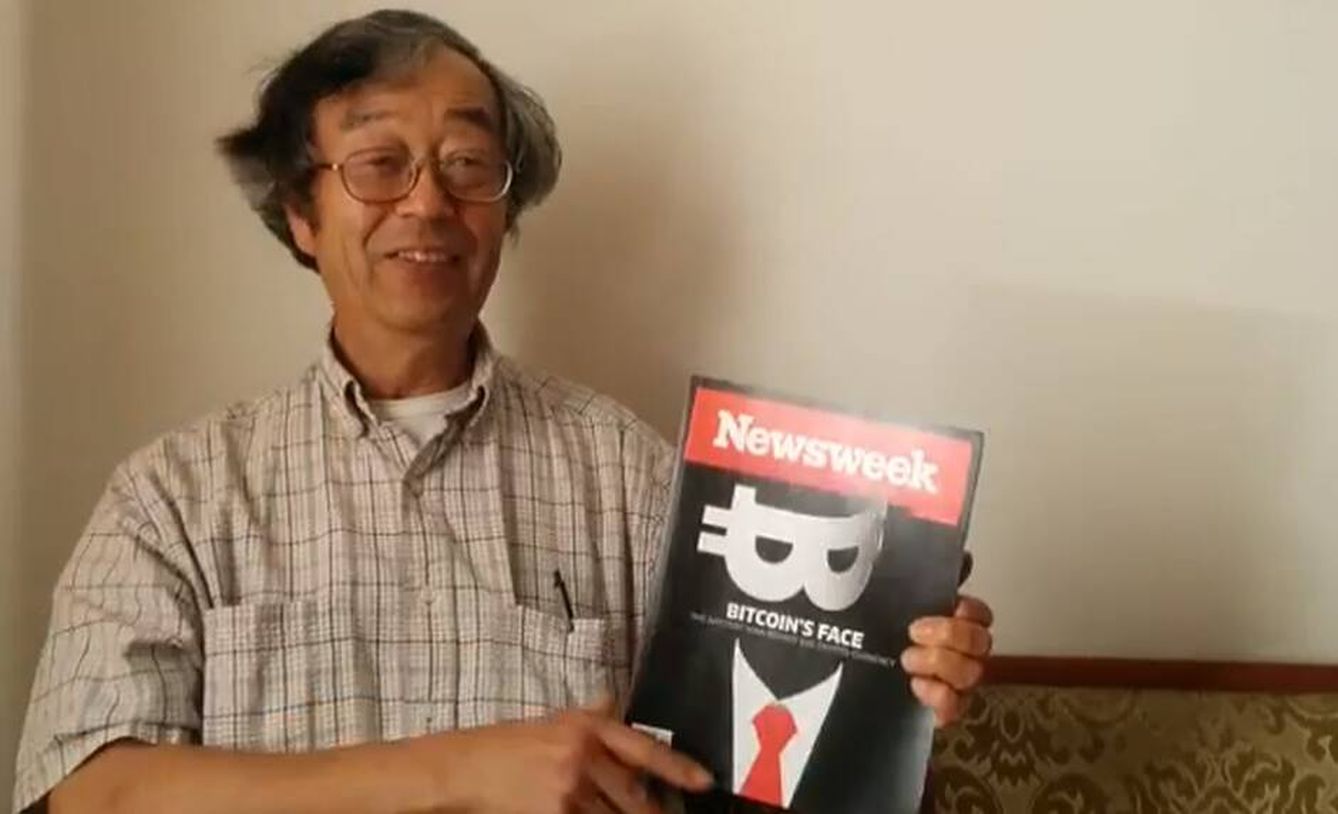 Dorian Satoshi Nakamoto con la portada de la revista, en una captura de un vídeo de YouTube. 