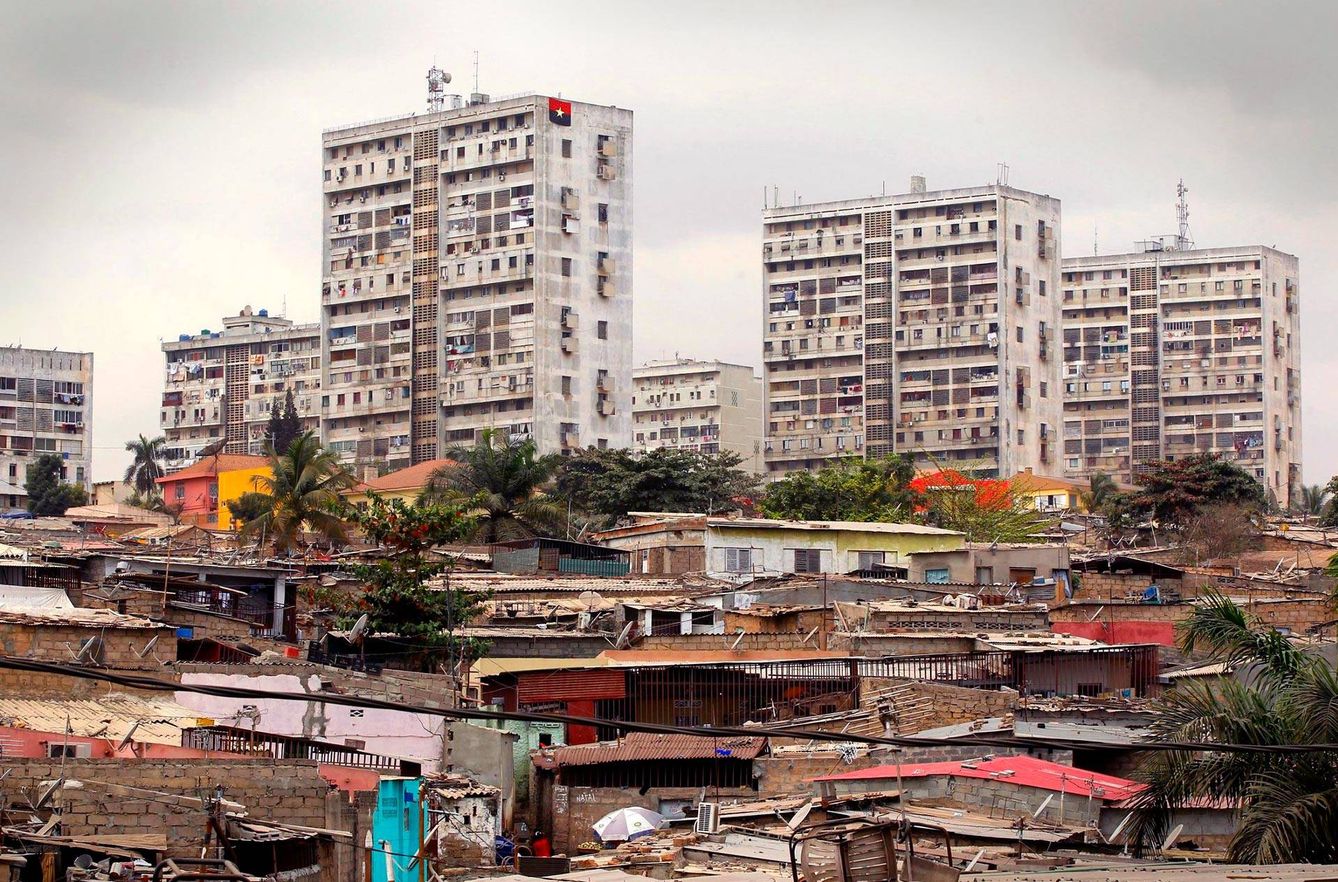 Vista de un barrio céntrico de Luanda. (Reuters)