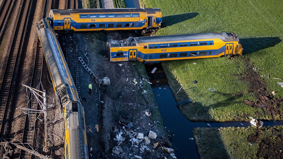 Al menos un muerto y 30 heridos por el descarrilamiento de un tren en Países Bajos