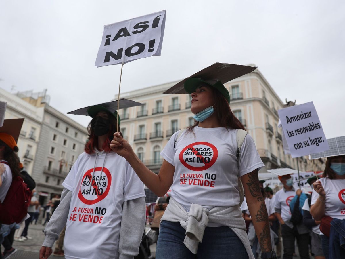 Foto: Manifestación "Renovables si, pero no así" en Madrid. (EFE/Rodrigo Jiménez)
