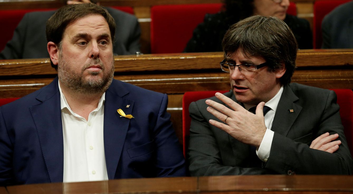 El expresidente de la Generalitat Carles Puigdemont y el exvicepresidente Oriol Junqueras. (Reuters)