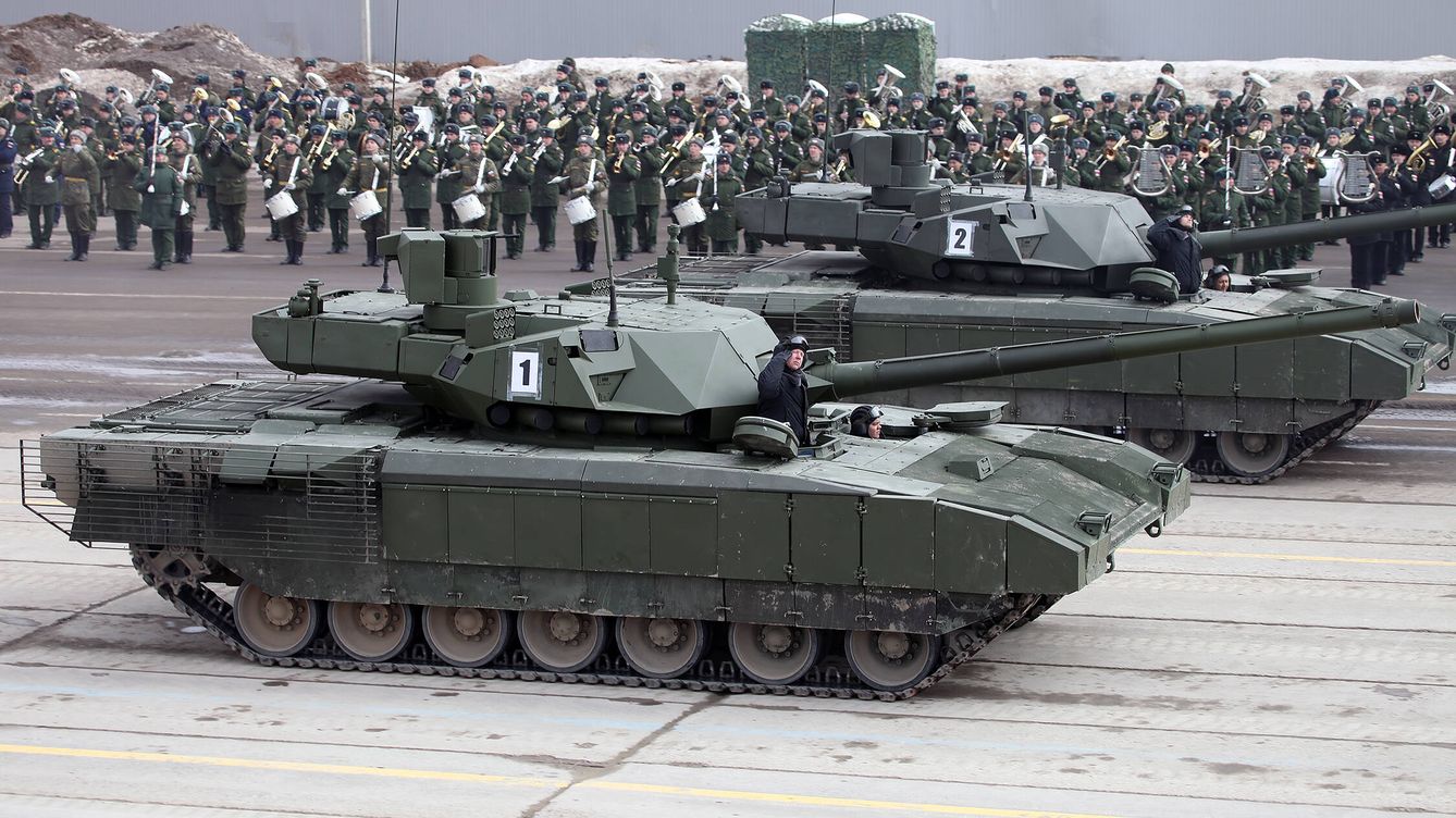 Foto: Prototipos del T-14 Armata desfilando. (Vitaly Kuzmin)