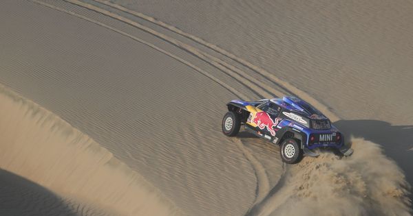 Foto: Carlos Sainz en esta edición del Dakar. (EFE)