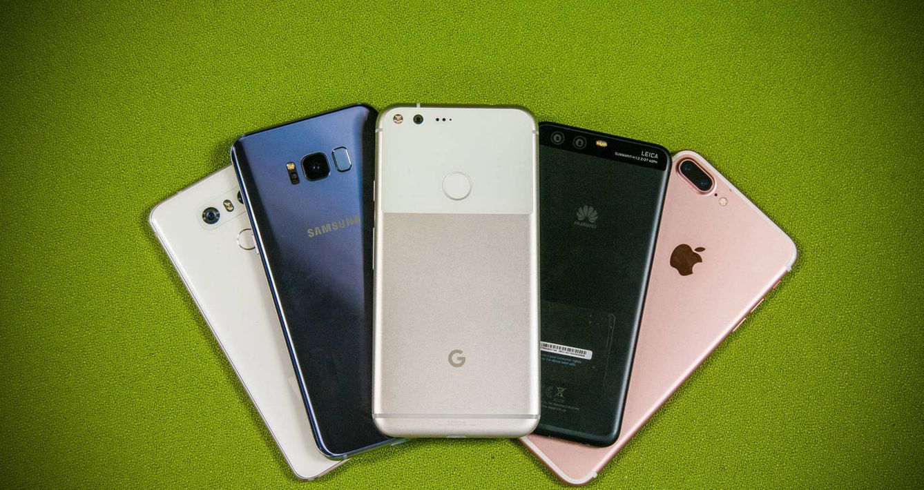 De izquierda a derecha: LG G6, Samsung Galaxy S8, Google Pixel, Huawei P10 y iPhone 7 Plus. (Carmen Castellón)