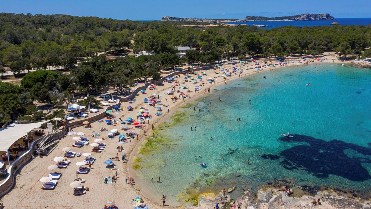 Ingresado a la fuerza tras dar positivo en coronavirus, no aislarse y viajar a Ibiza