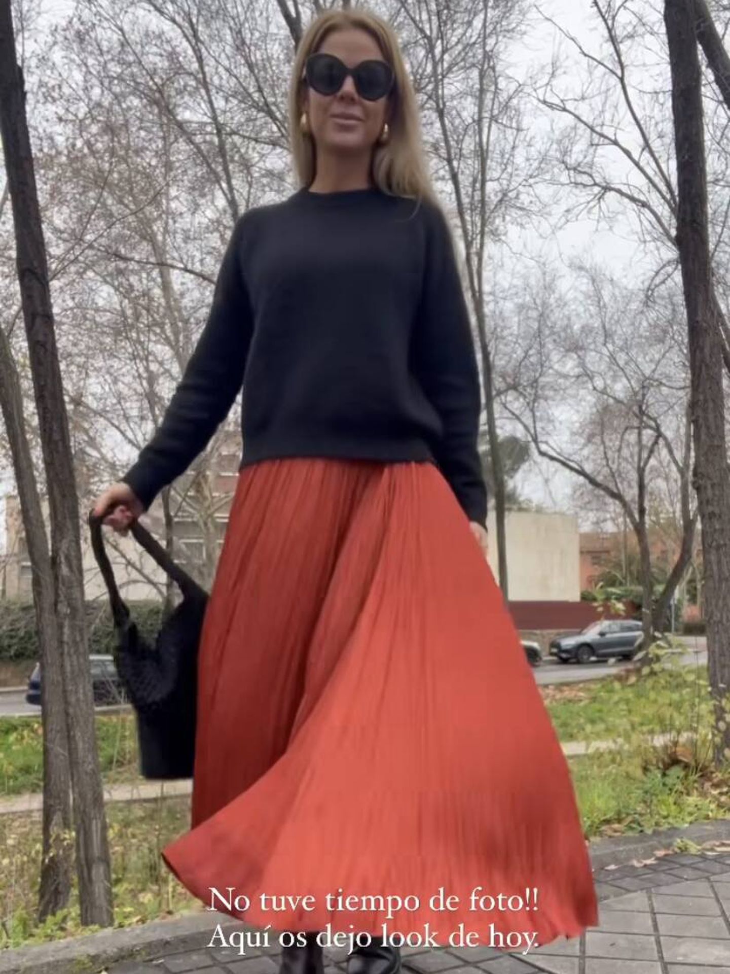 Amelia Bono, con la falda de Zara ideal para la vuelta a la rutina. (Instagram/ @ameliabono)