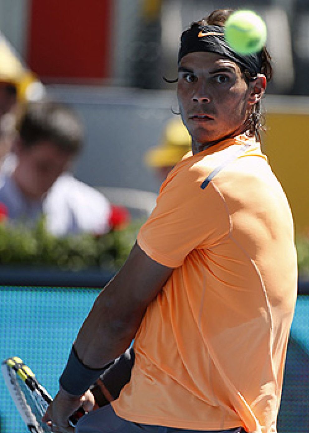 Foto: Nadal gana con solvencia en su debut y Federer sufre para derrotar a Raonic