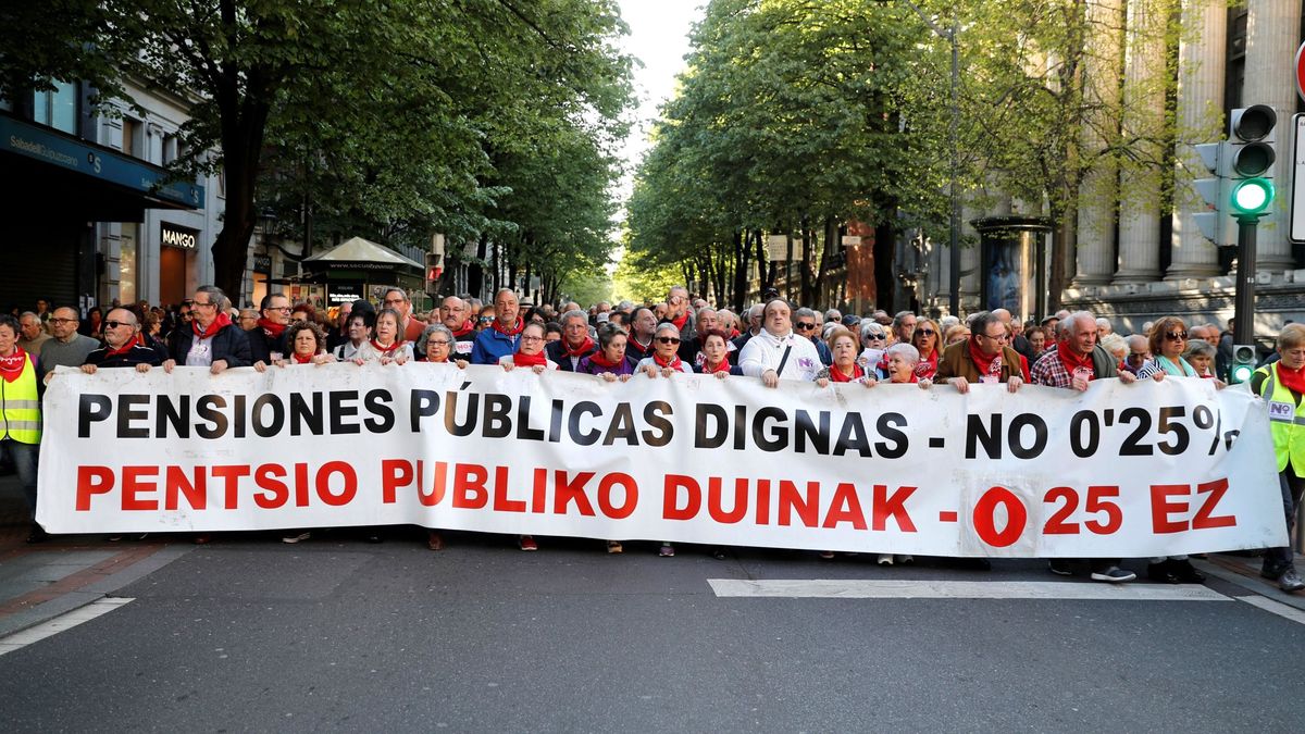 Más de 10.000 jubilados españoles claman para "meter" las pensiones en la campaña