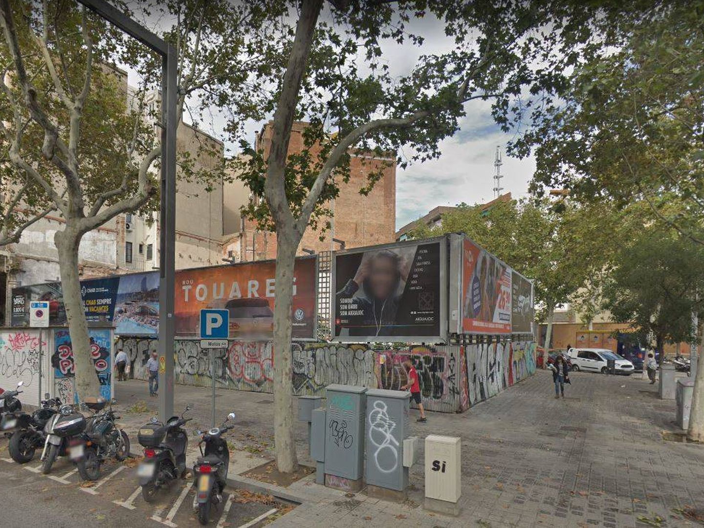 Exterior del solar abandonado en la calle del Conde Borrell, en Barcelona. (Google Maps)