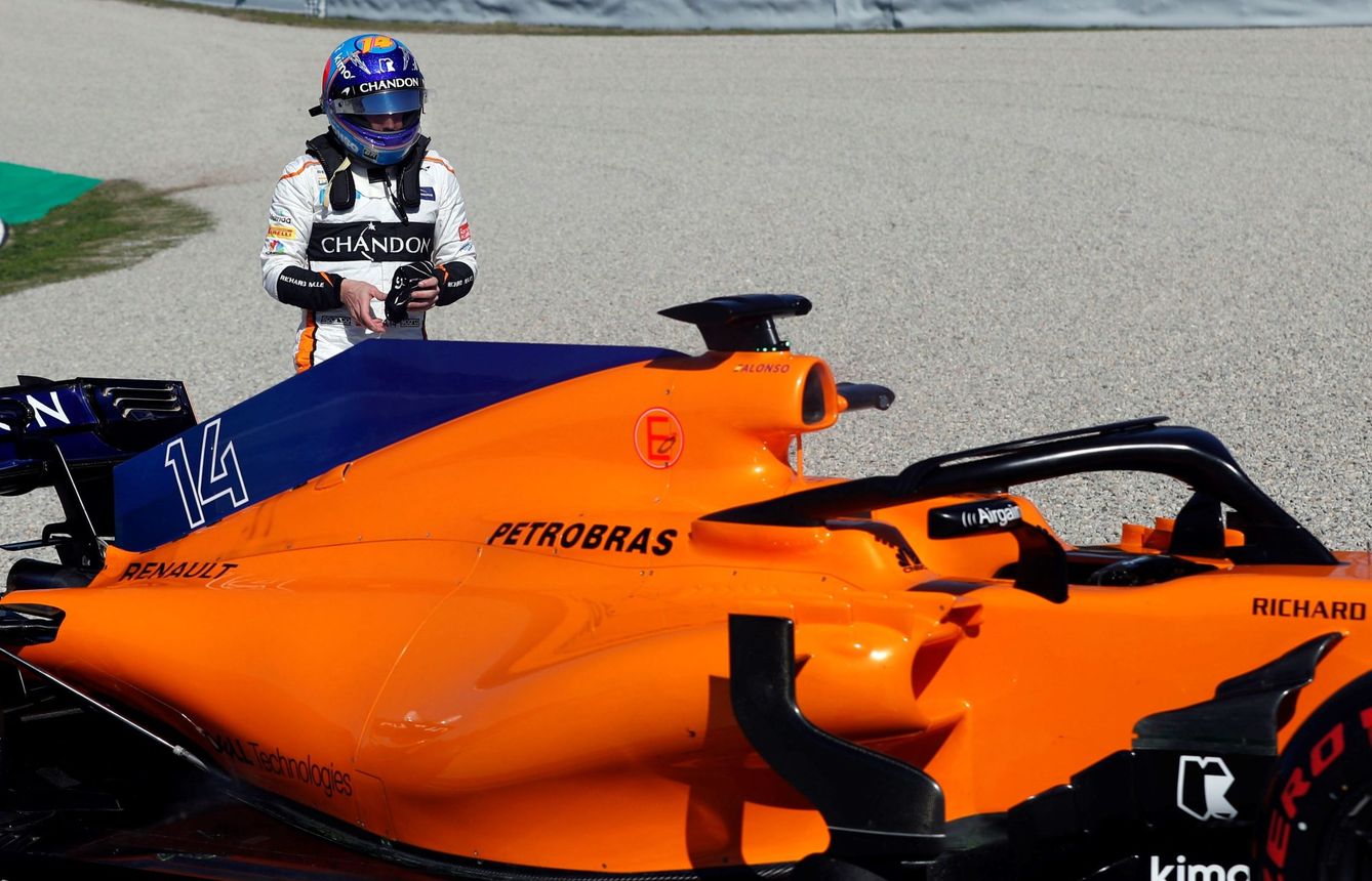 El McLaren se paró por la mañana en Montmeló. (EFE)