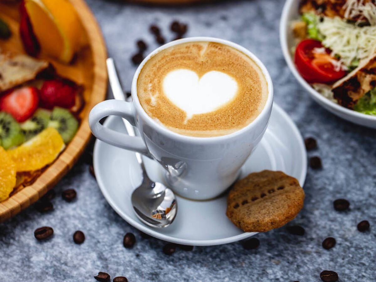 Foto: La trigonelina es un alcaloide que se forma durante el proceso de tostado de los granos de café, y es responsable en gran medida del característico aroma del café. (Freepik)