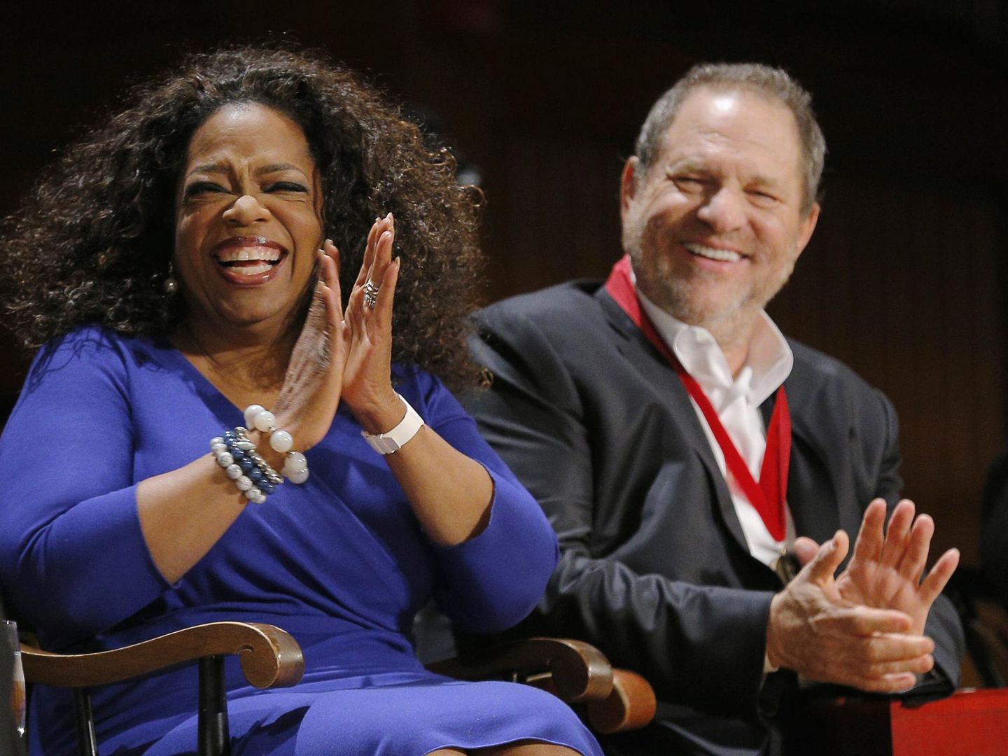 Weinstein, junto a Oprah Winfrey, tras recibir un reconocimiento de la Universidad de Cambridge.