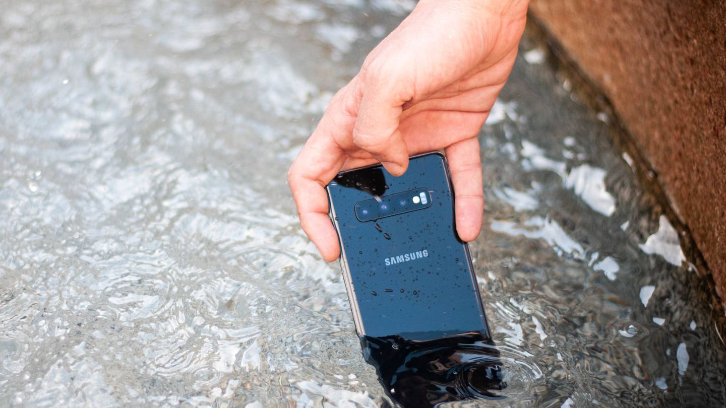 El Galaxy S10 Plus es resistente al agua. (M. Mcloughlin)