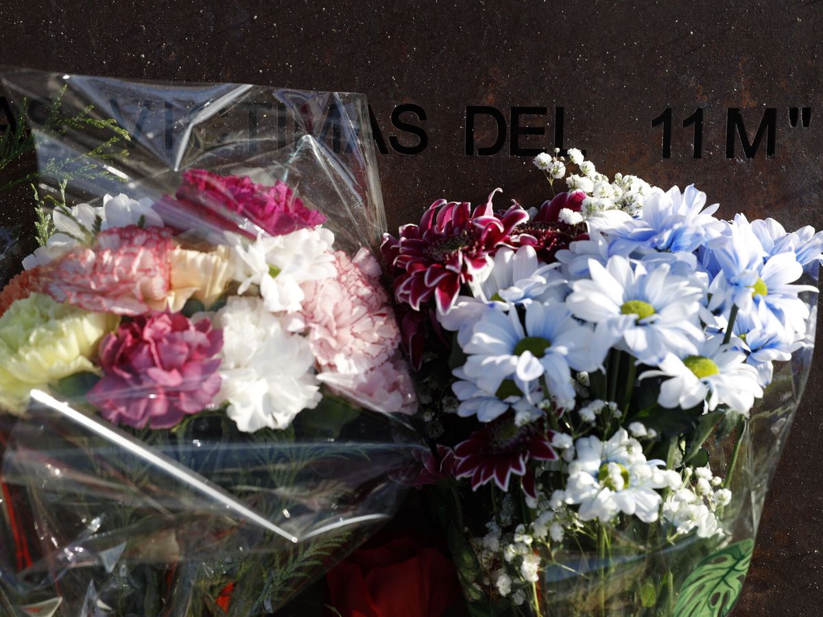 Foto: Acto de recuerdo a las víctimas de los atentados del 11-M en Santa Eugenia. (EFE/J.J. Guillén)
