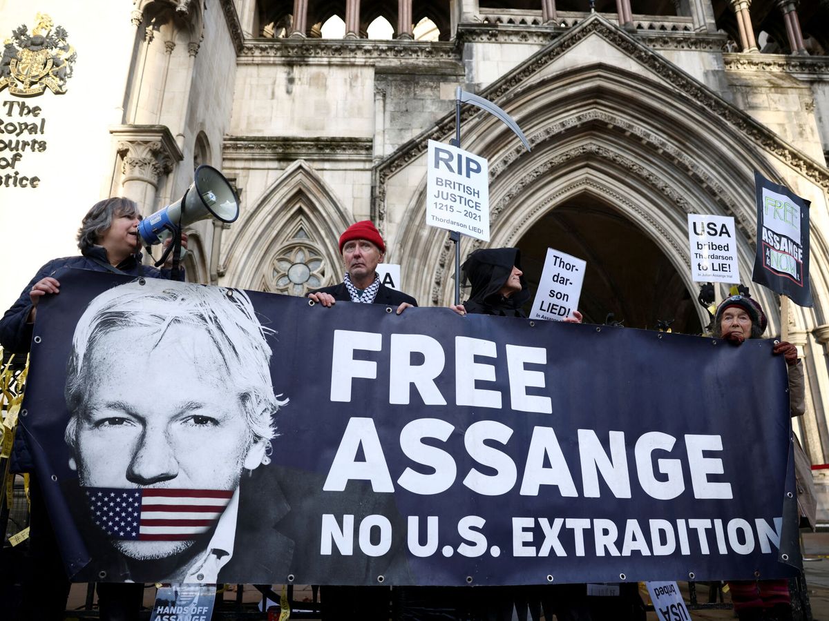 Foto: Protesta a favor de Julian Assange. (Reuters/Henry Nicholls)