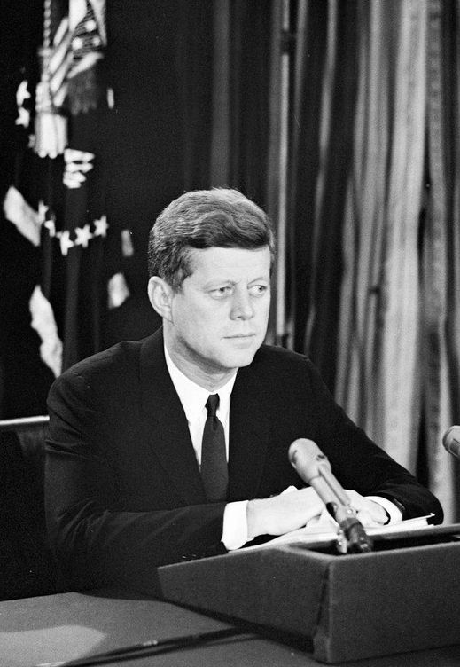 Fue el presidente Kennedy quien instauró el protocolo actual después de la crisis de los misiles de Cuba.