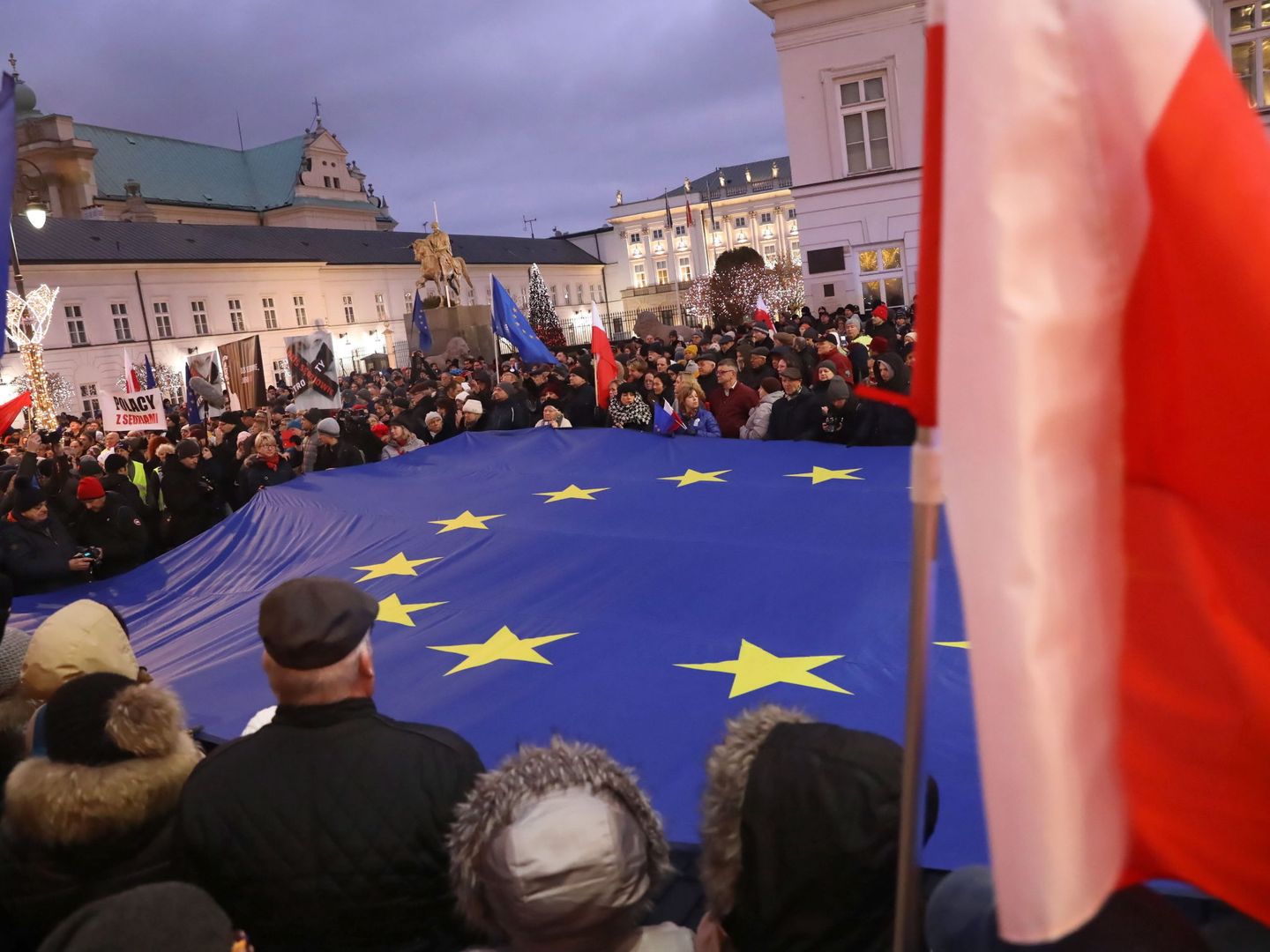 Protesta de jueces el pasado domingo en Varsovia. (Reuters)
