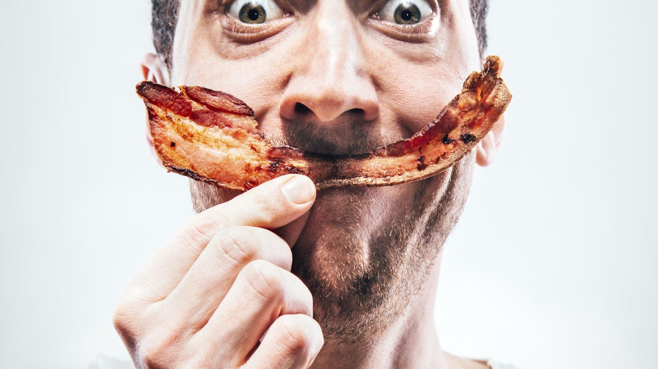 Foto: ¿Adelgazar comiendo bacon y sin hacer ejercicio? Este señor sí que sabe. (iStock)