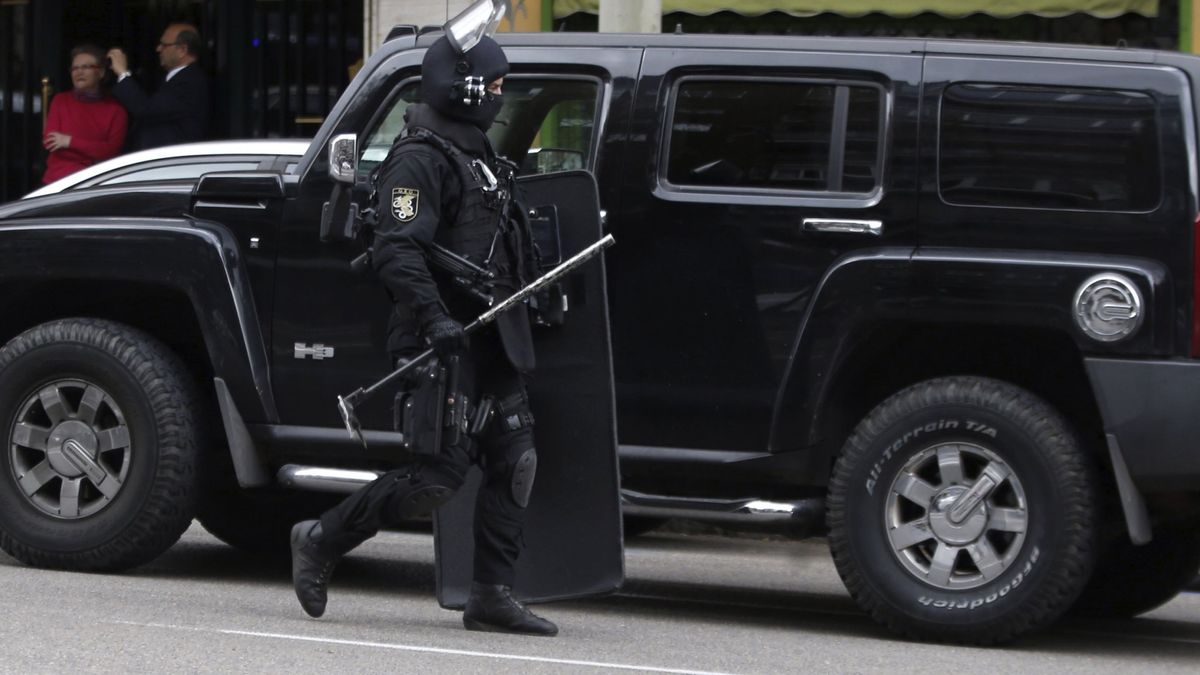 Un comando de geos patrulla de incógnito las calles de Madrid para abatir yihadistas