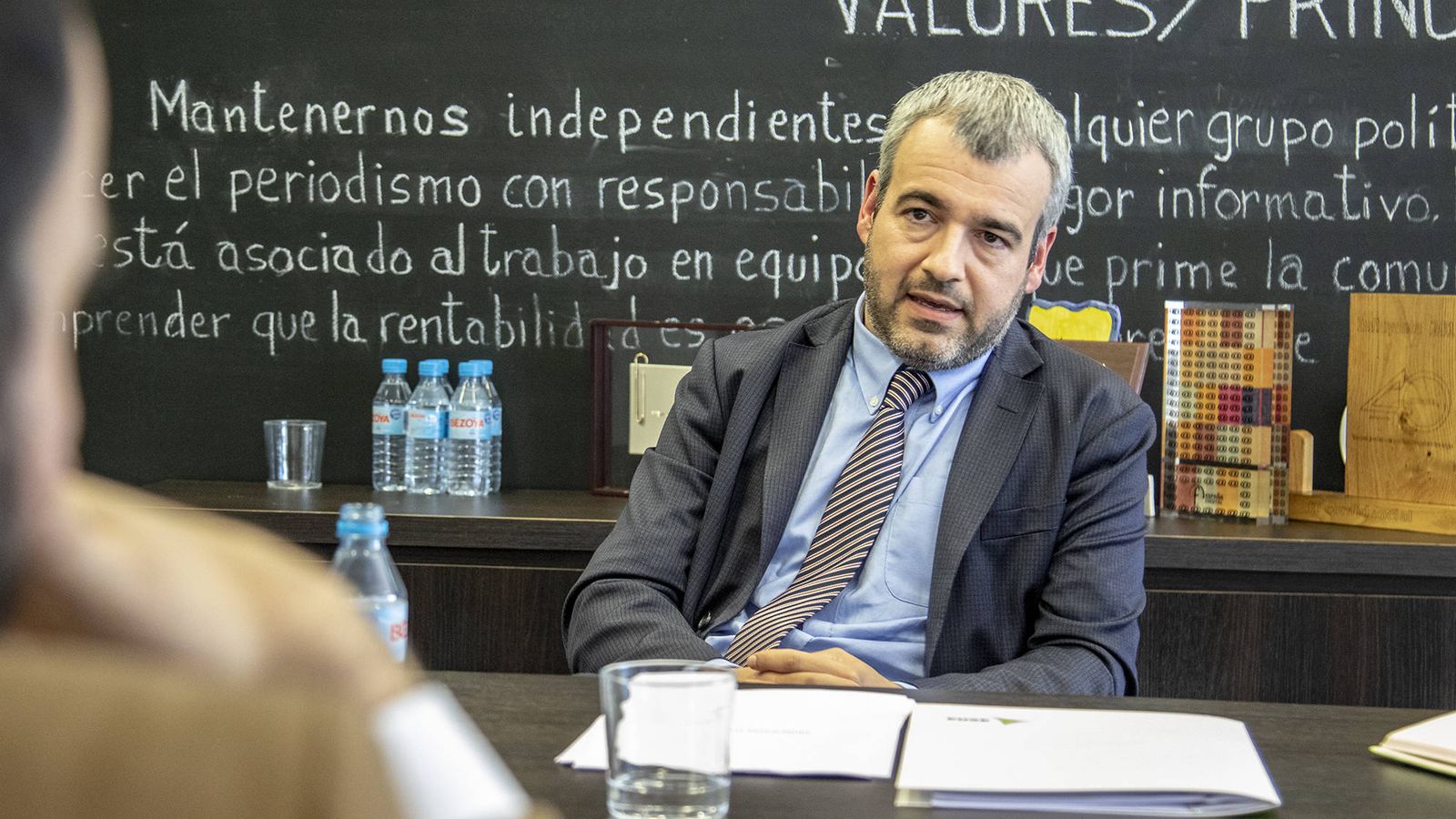 Foto: El presidente de Aena, Maurici Lucena, durante la entrevista en El Confidencial. (Patricia Seijas)