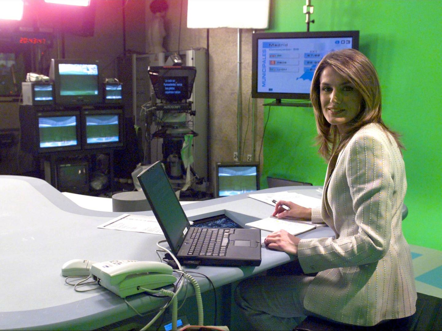 La reina Letizia durante su etapa como periodista. (Tve)