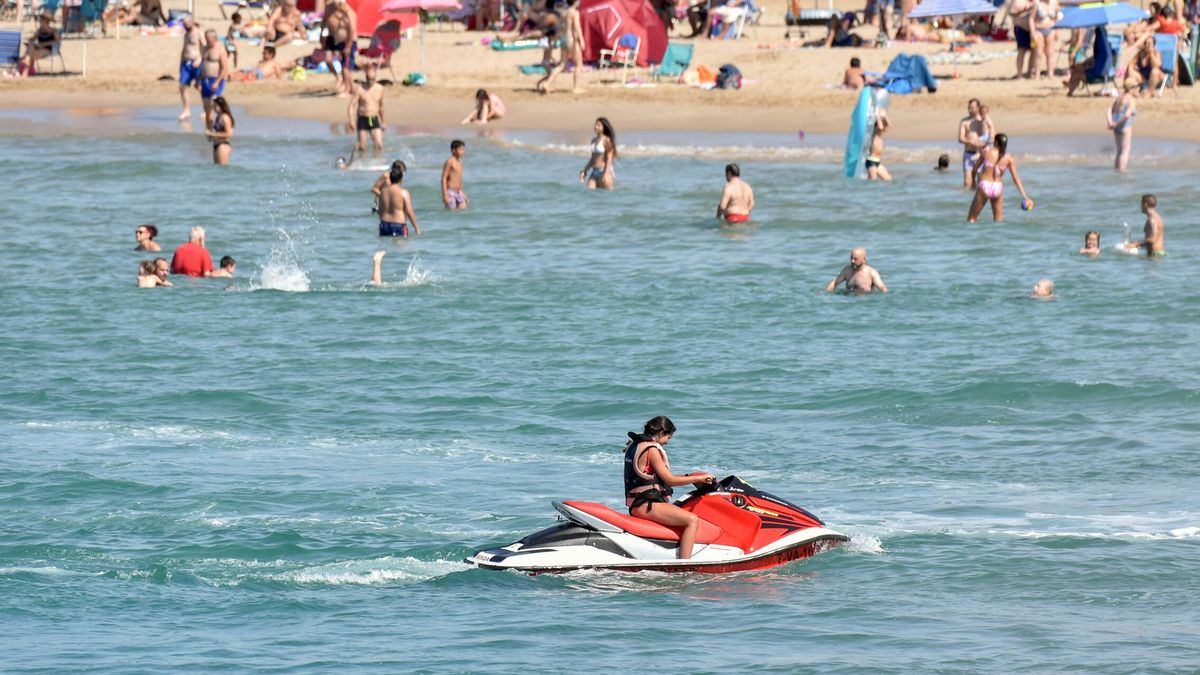 Hospitalizado un joven tras sufrir un accidente de moto acuática en Marbella