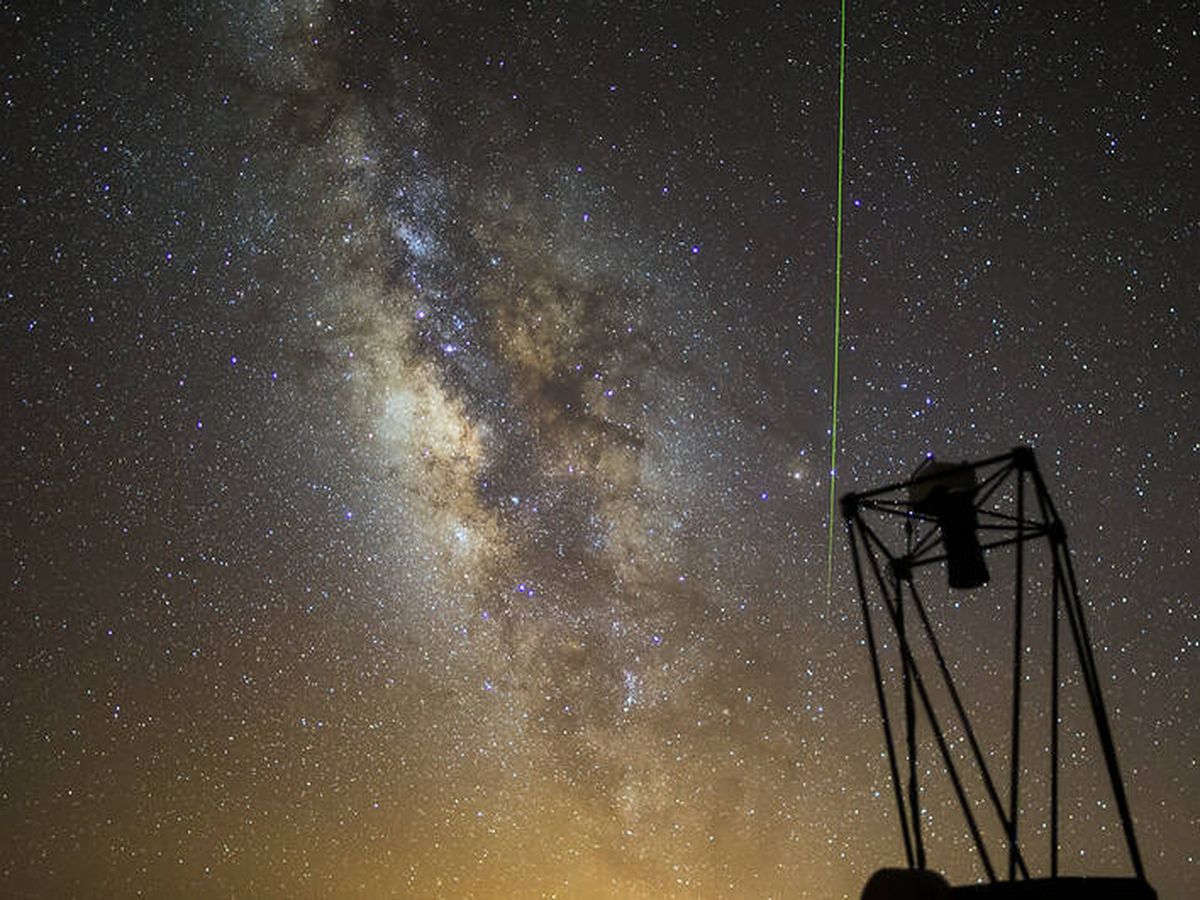 Foto: ¿Cuándo ver la lluvia de estrellas de las perseidas 2023? Las mejores noches de agosto para observarlas. (Flickr/StarryEarth)