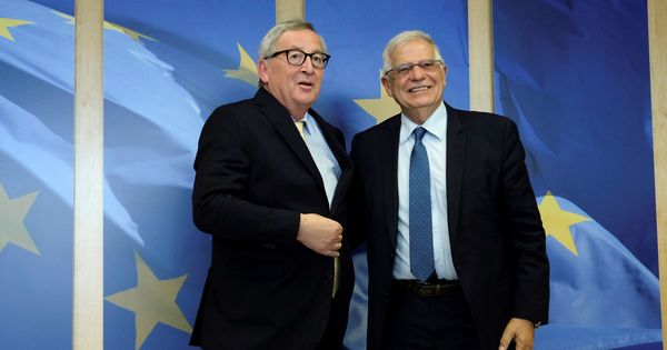 Foto: Jean-Claude Juncker y Josep Borrell. (Reuters)