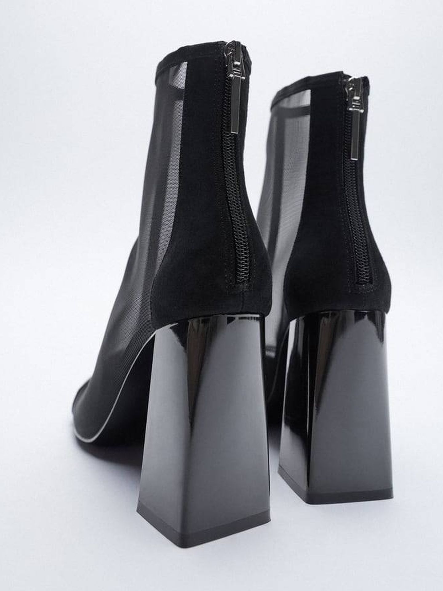 Botines negros de la nueva colección de Zara. (Cortesía)