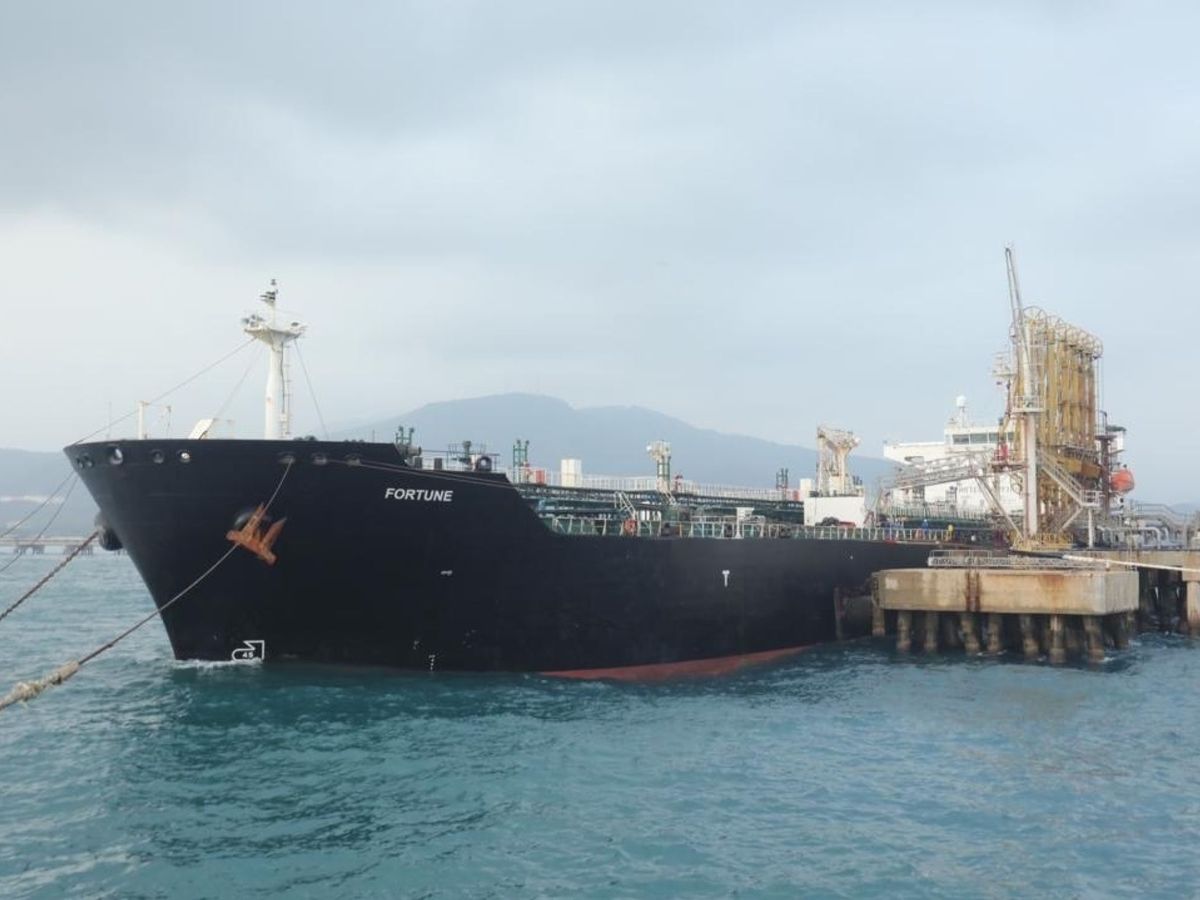Foto: Un petrolero fantasma con un millón de barriles podría explotar en el mar Rojo. (EFE)