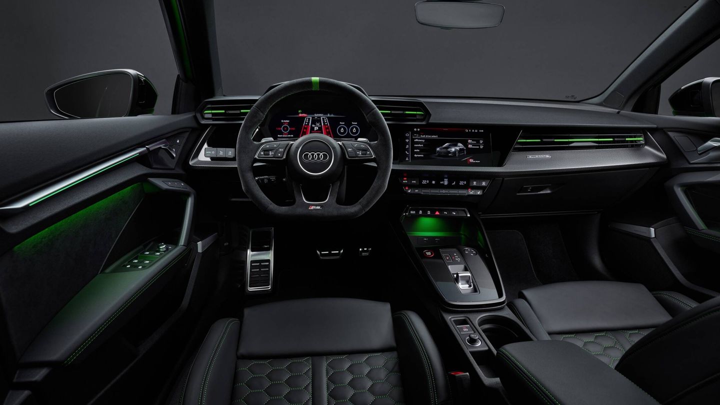 Interior personalizado al máximo en el RS 3. El conductor puede ajustar el carácter de su coche casi como en un modelo de competición.