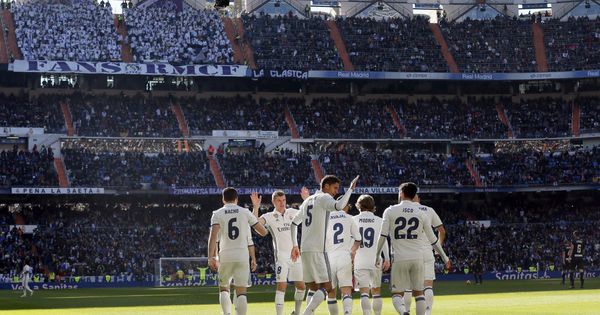 Foto: Los jugadores del Real Madrid celebran un gol de Isco. (EFE)