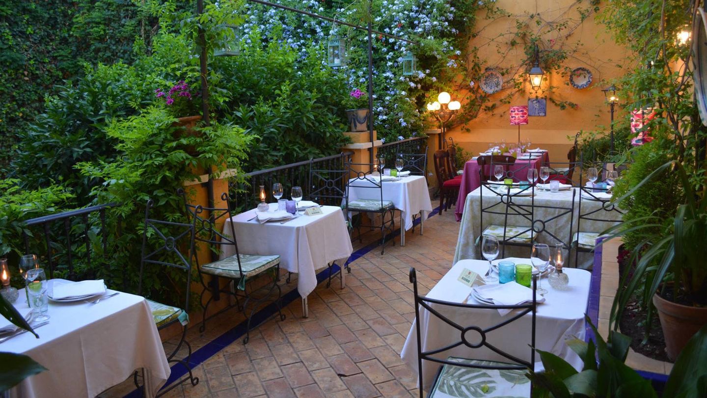 Casa Manolo León cuenta con una terraza tranquila e íntima.