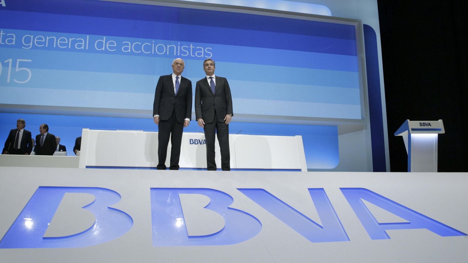 Foto: El presidente de BBVA, Francisco González, junto al consejero delegado Ángel Cano (Efe)