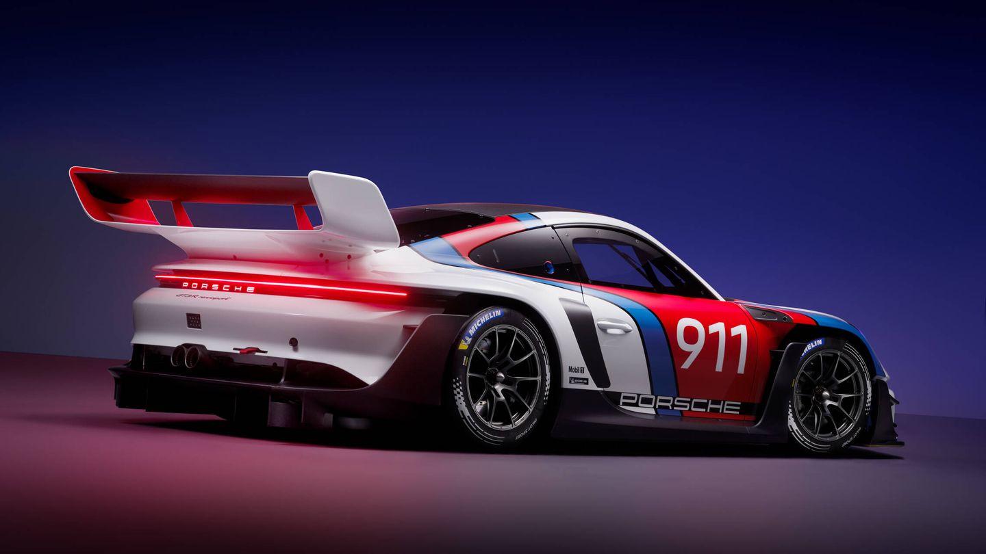 Porsche ofrece silenciadores en el escape para los circuitos que tengan restricciones de ruido.