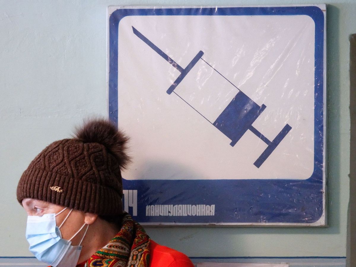 Foto: Un punto de vacunación en Moscú. (EFE)