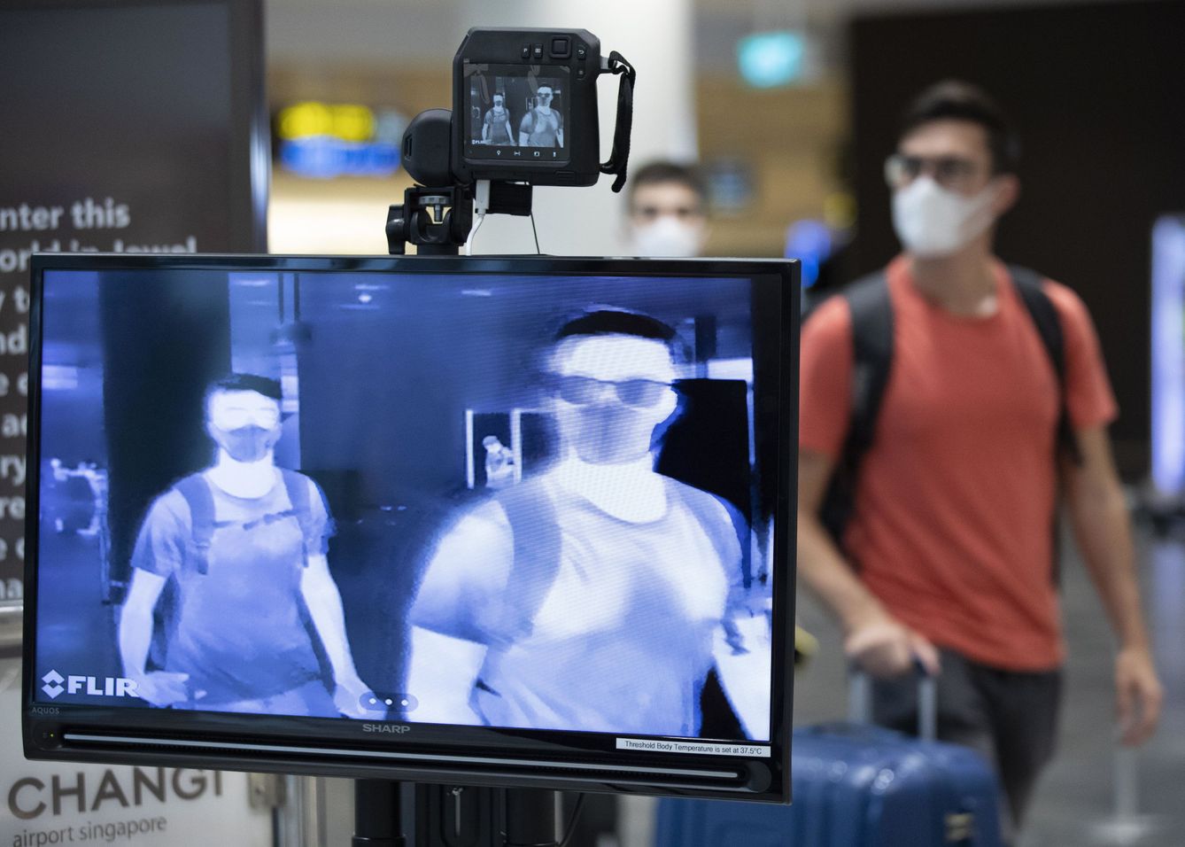 Escáner en el aeropuerto de Singapur. (EFE)