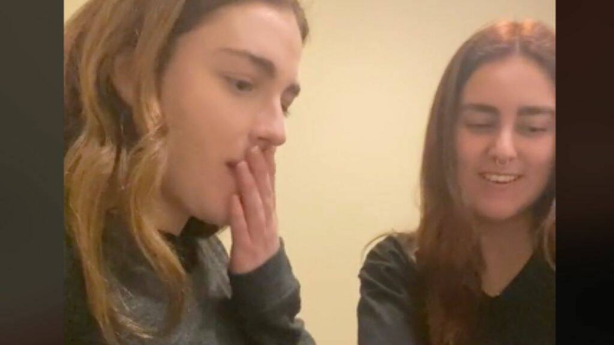 La reacción de una chica griega al comer por primera vez embutidos españoles: "Me mudo a España"