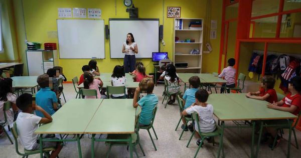 Foto: Un grupo de niños asiste a clase en el inicio del curso 2018-2019. (EFE)