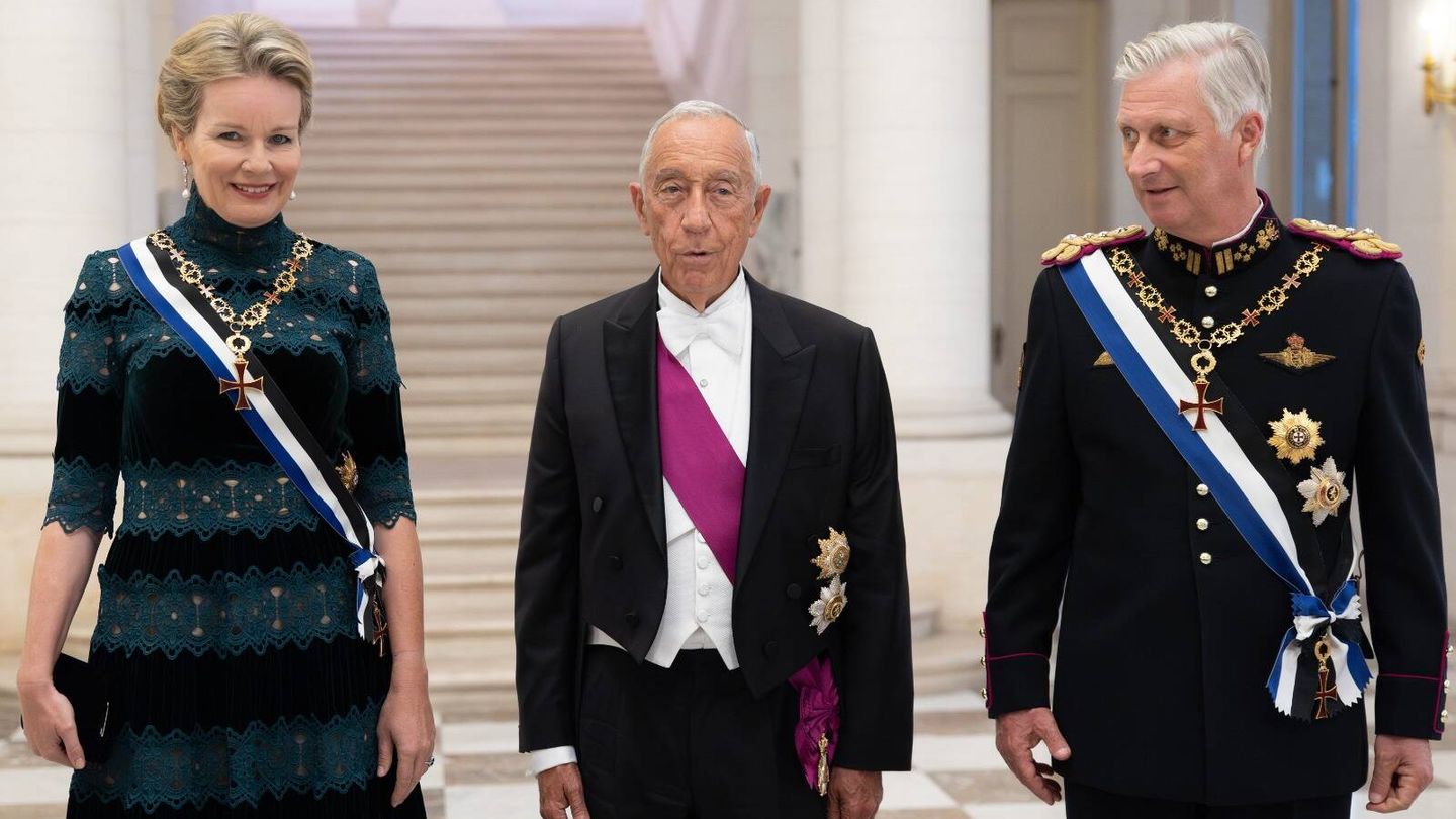 Los reyes de Bélgica con el presidente de Portugal en un banquete de Estado. (CP)