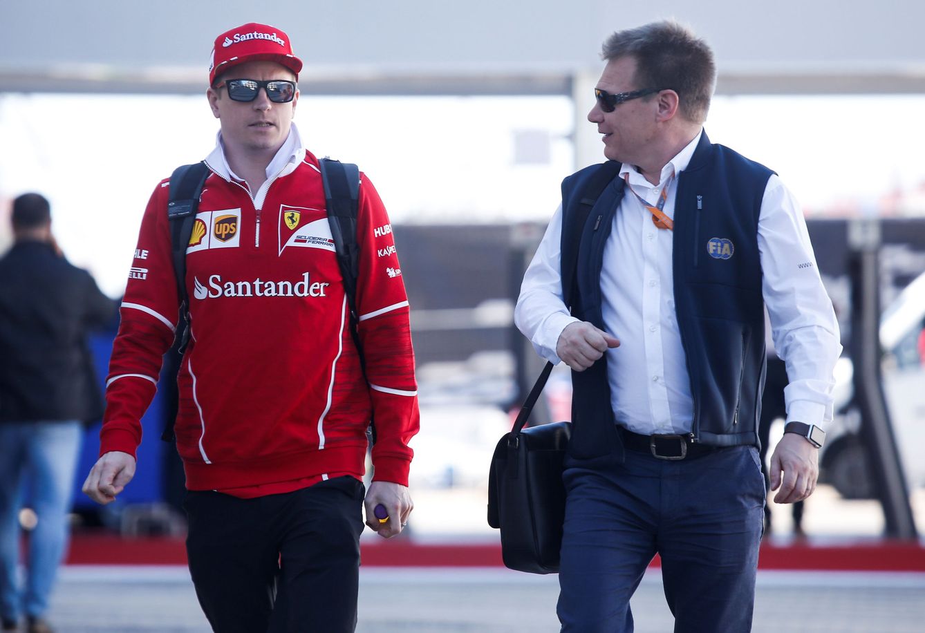 Mika Salo (derecha) fue uno de los comisarios encargados de tomar la decisión sobre Verstappen el pasado domingo. (Reuters)