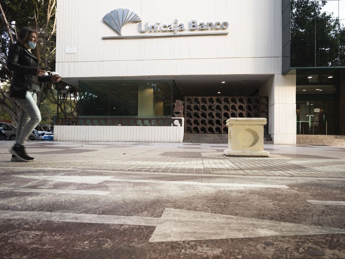 Foto: Fachada de la sede de Unicaja Banco. (EFE/Jorge Zapata)