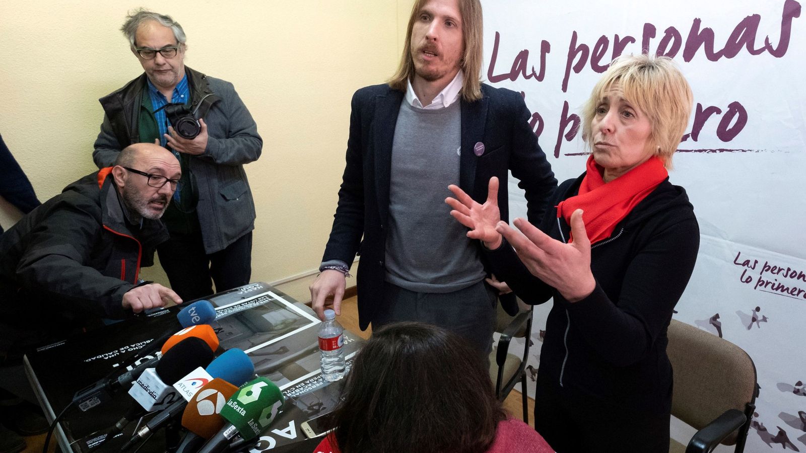 Foto: La candidata de Podemos a la alcaldía de Ávila, Pilar Baeza (d), y el secretario general de Podemos Castilla y León, Pablo Fernández. (EFE)