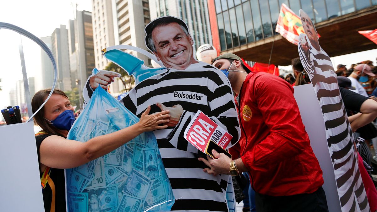 Bolsonaro no sale del hoyo: investigado, enfermo y con Brasil devastado por el virus