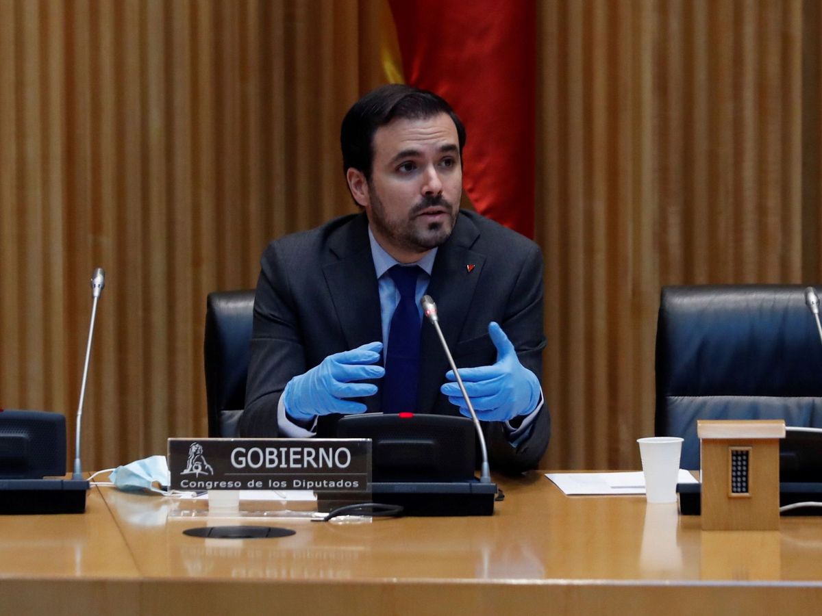 Foto: Alberto Garzón comparece en la comisión de Sanidad y Consumo del Congreso el 11 de mayo. (EFE)