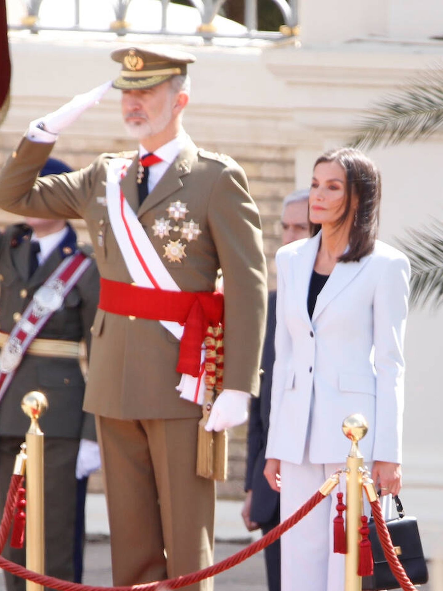 Felipe VI y la reina Letizia, durante el acto militar. (LP)