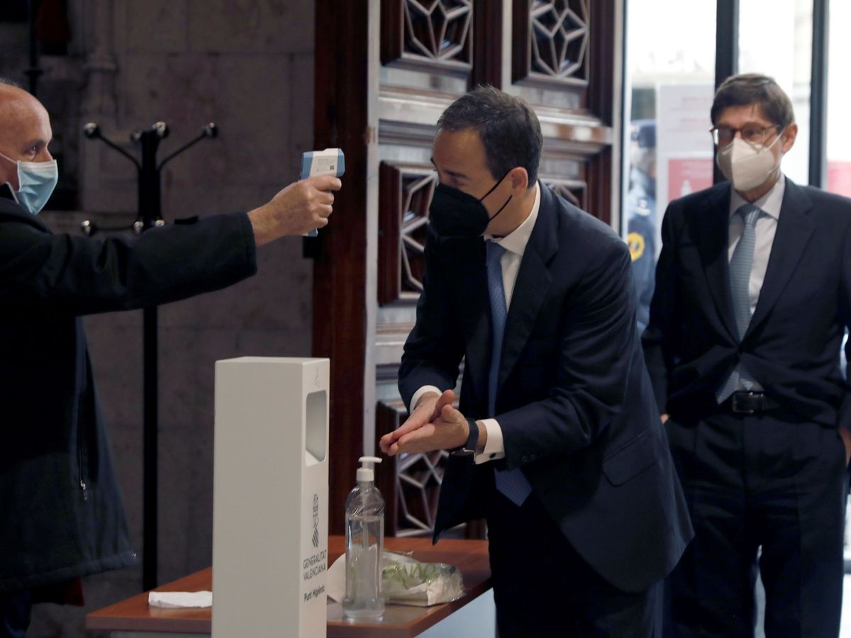 Foto: El consejero delegado de CaixaBank, Gonzalo Gortázar, y el presidente, José Ignacio Goirigolzarri. (EFE)
