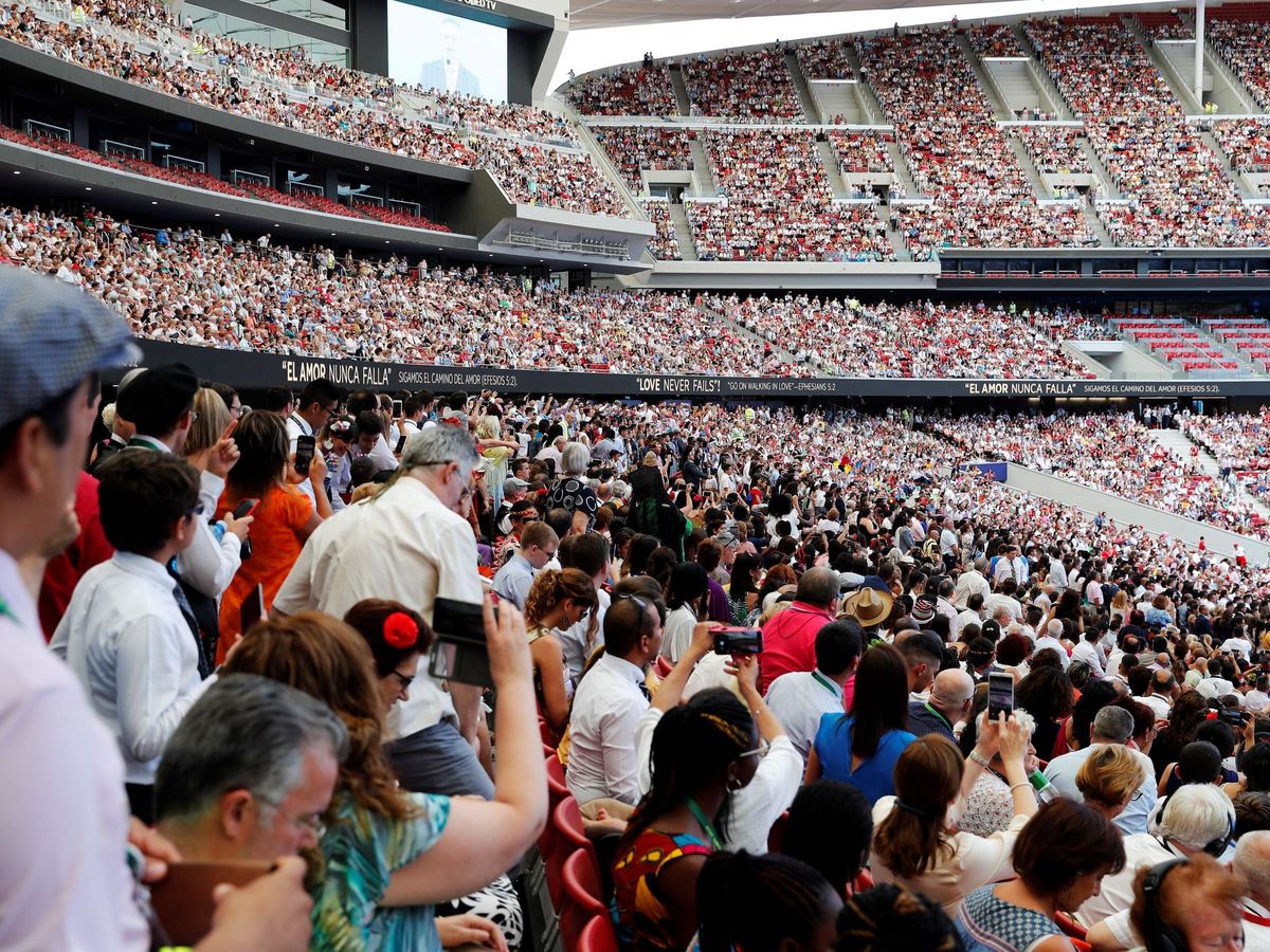 Foto: Asamblea internacional de los testigos de Jehová en el Wanda Metropolitano el pasado junio de 2019. (EFE)